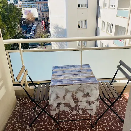 Center 2 Bedrooms Balcony Air Conditioning